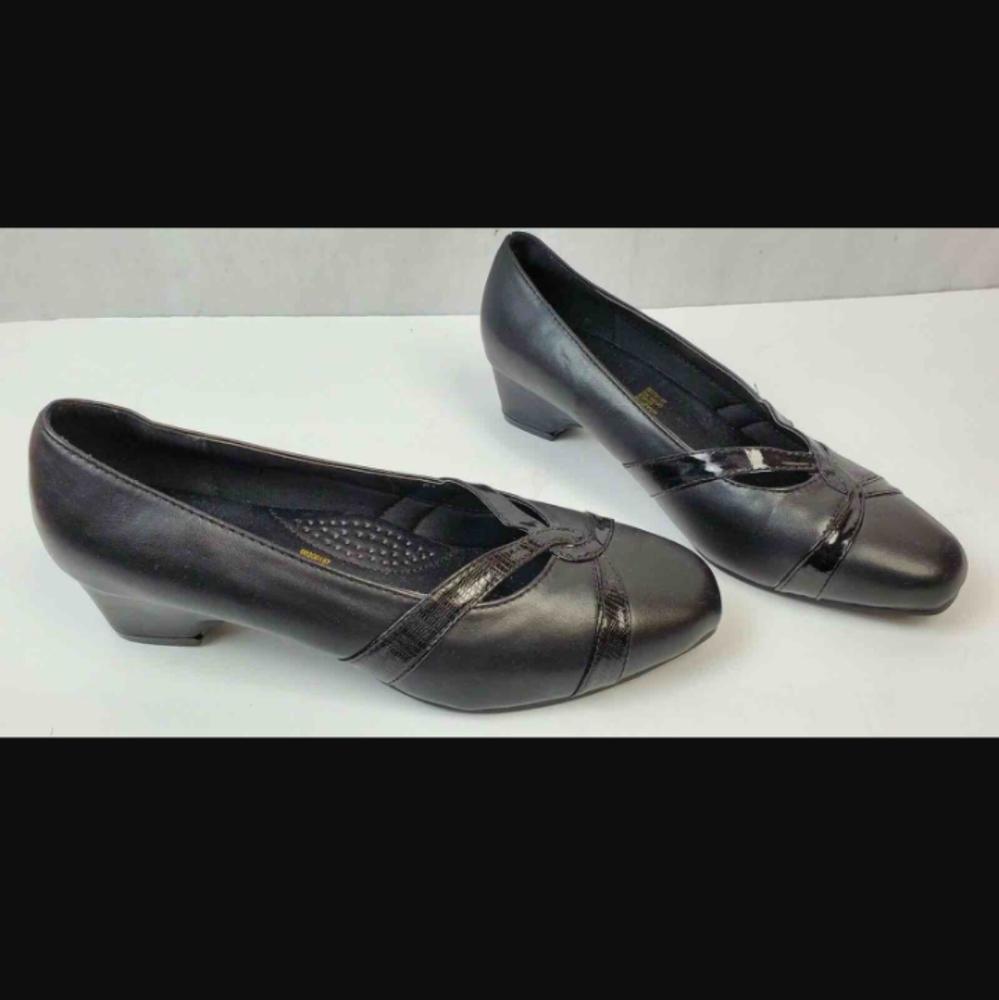 Comfort Well by Beacon 9 W Black Low Wedge Heel